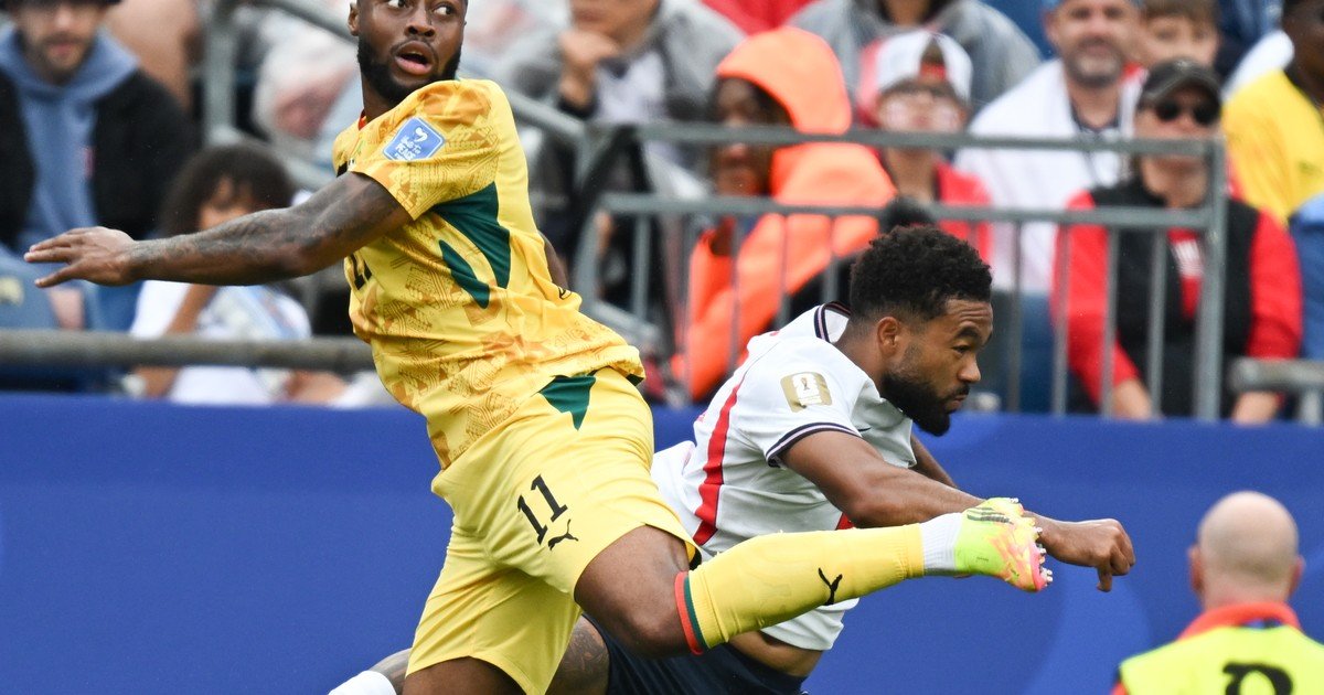 Semenyo challenged by Reece James, England v Ghana, 2026 World Cup